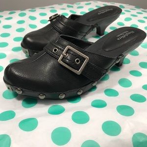 VERA WANG BLACK STUDDED CLOGS
